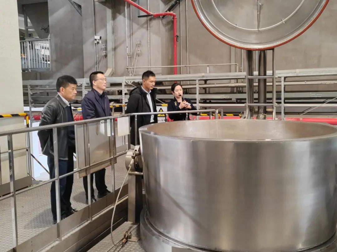学思践悟 对标提升——pa集团官网集团赴泸州老窖集团酒业园区考察学习